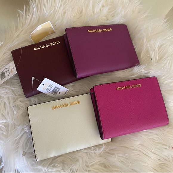 Michael Kors Handbags - Michael Kors card case carryall wallet